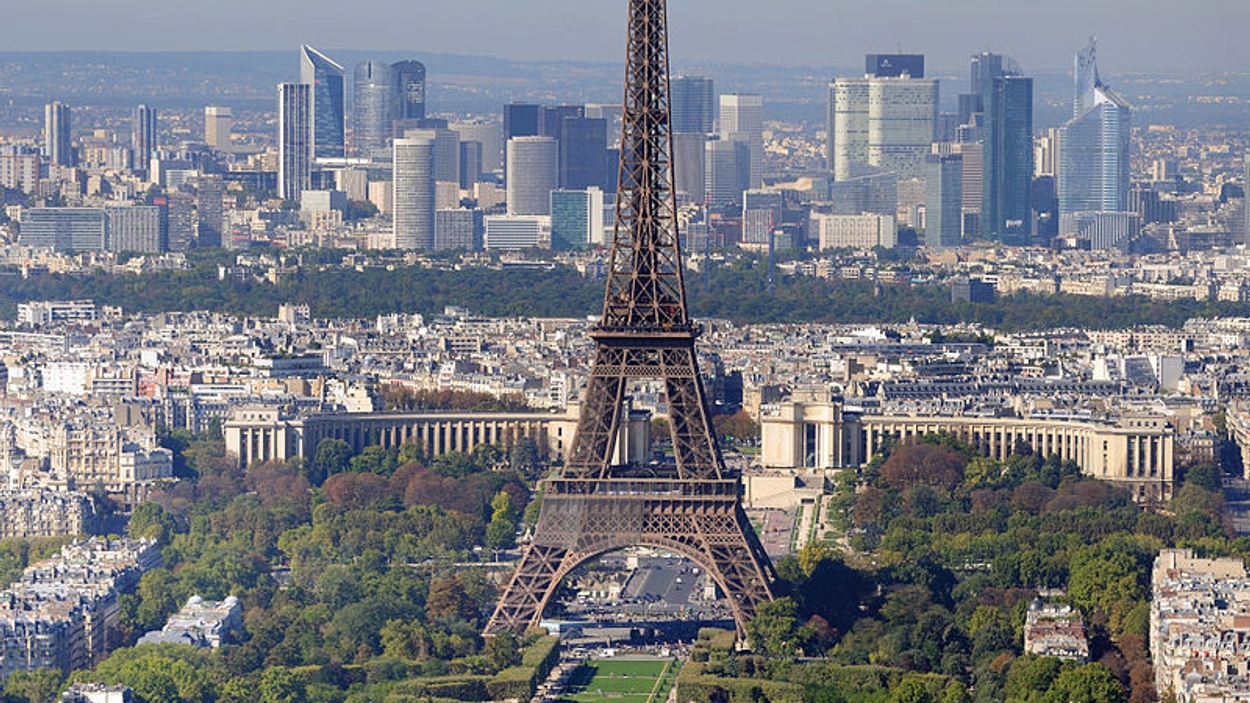 800px-Paris_-_Eiffelturm_und_Marsfeld2.jpg