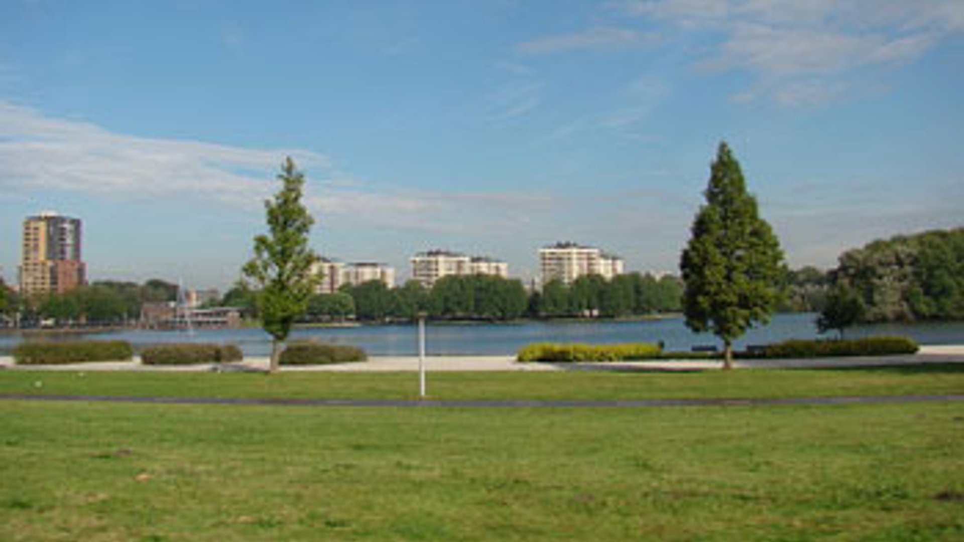 800px-Sloterplas_Amsterdam.jpg