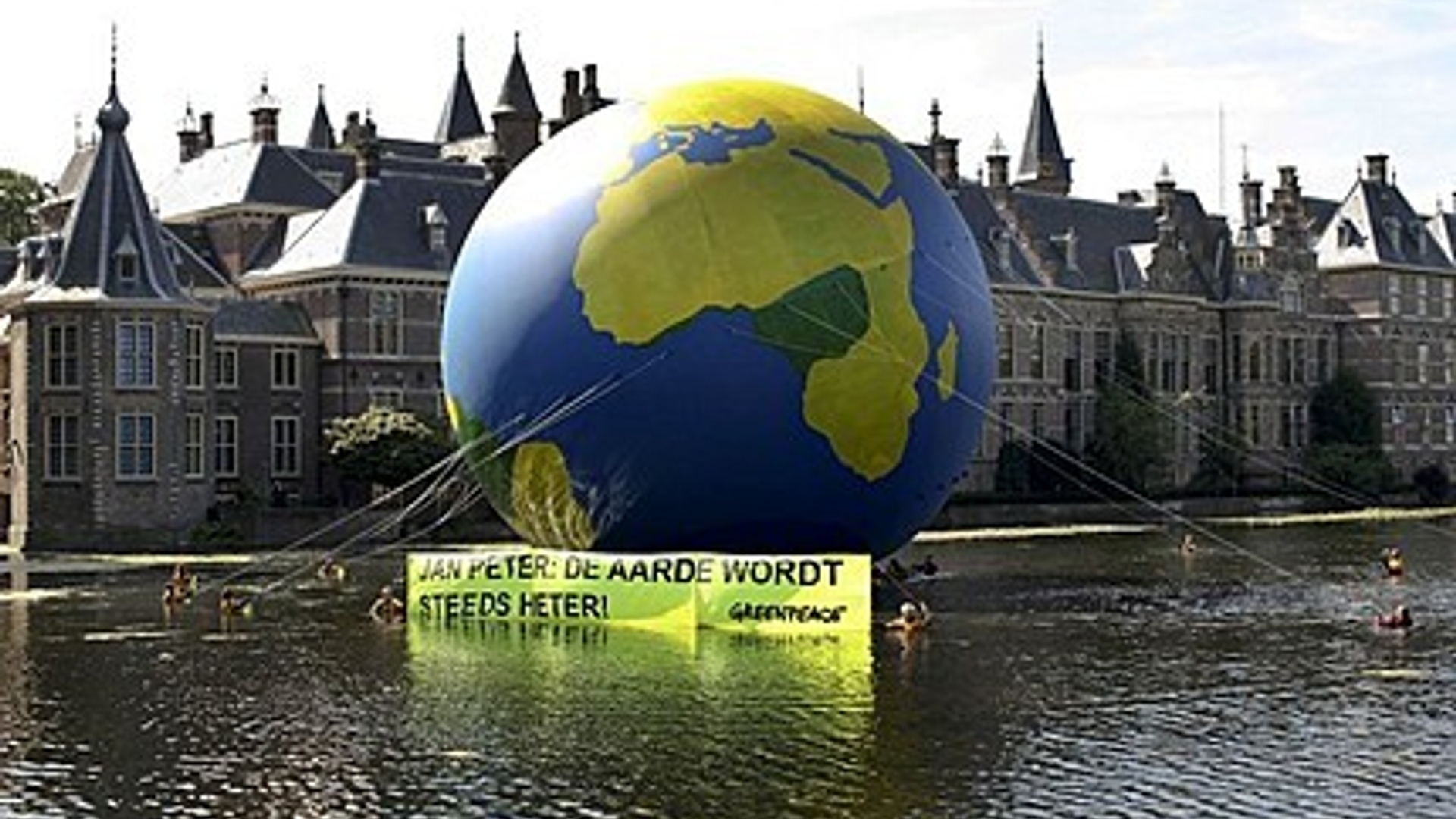 greenpeace_aardbol_ballon.jpg