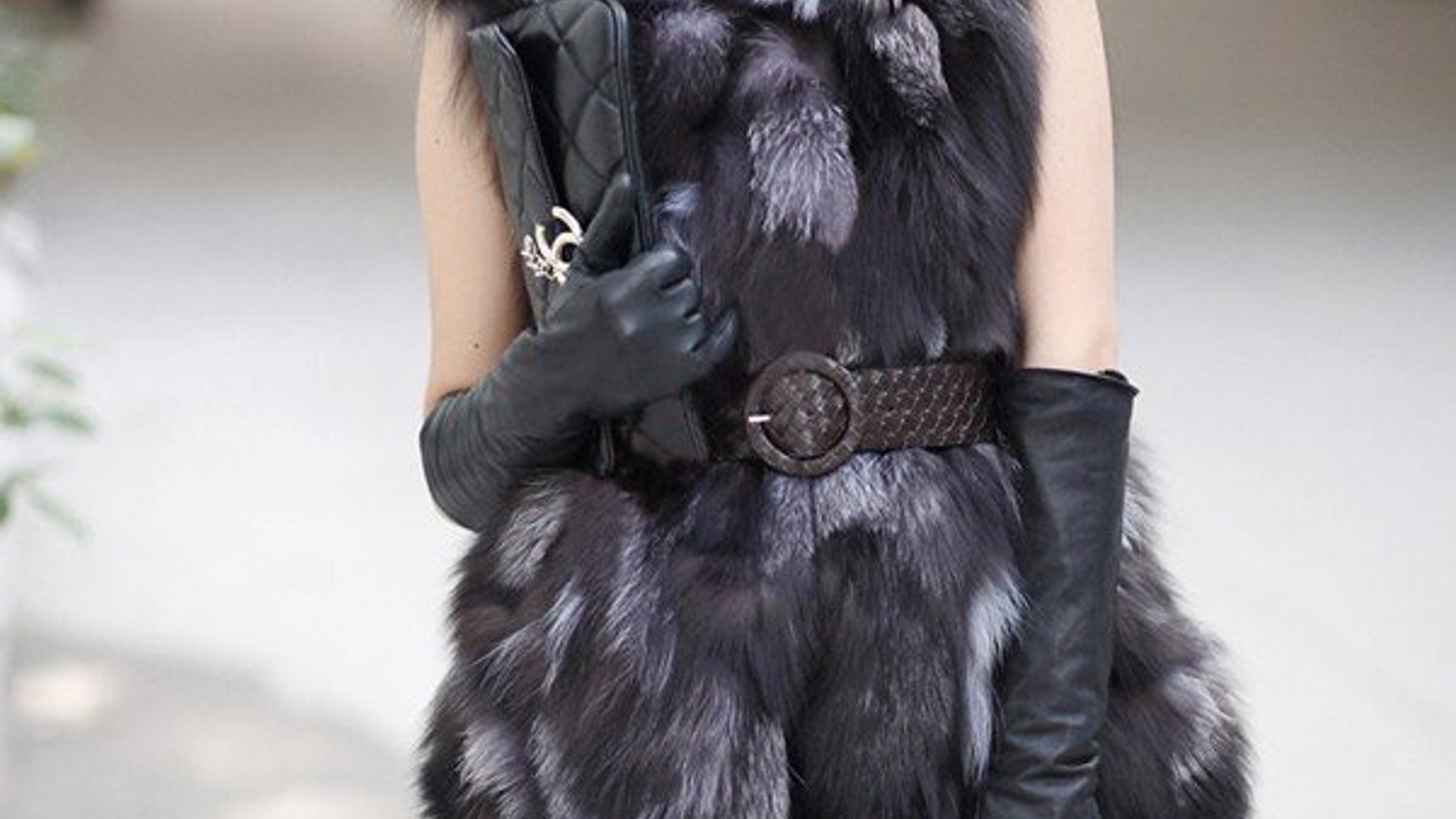 Free-shipping-2012-new-arrived-Long-Fox-fur-vest-100-pure-silver-fox-fur-size-S.jpg