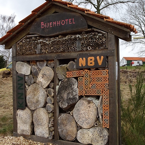 Groot aanbod slechte bijenhotels
