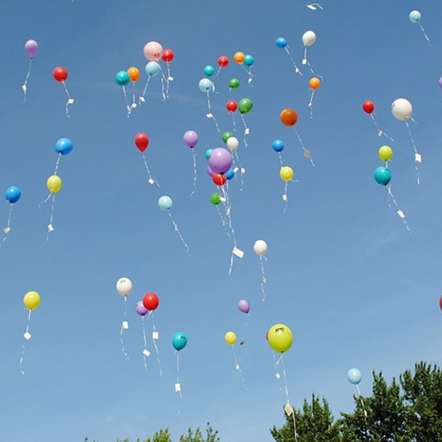Ballonnen oplaten in steeds meer gemeenten taboe