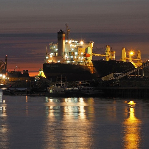 Opruimen olie in Rotterdamse haven duurt nog enkele dagen