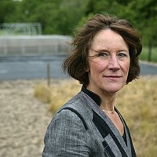 NIOO-directeur Louise Vet ontvangt eervolle prijs