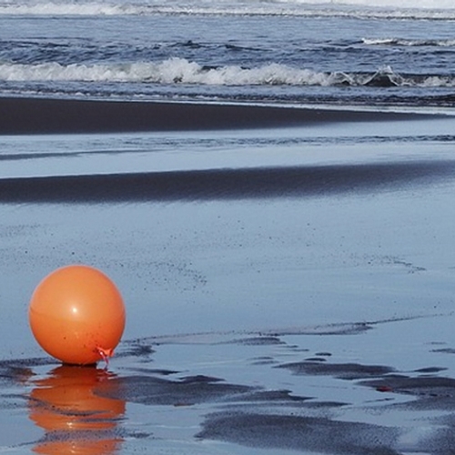 Nederlandse kust bezaaid met ballonnen